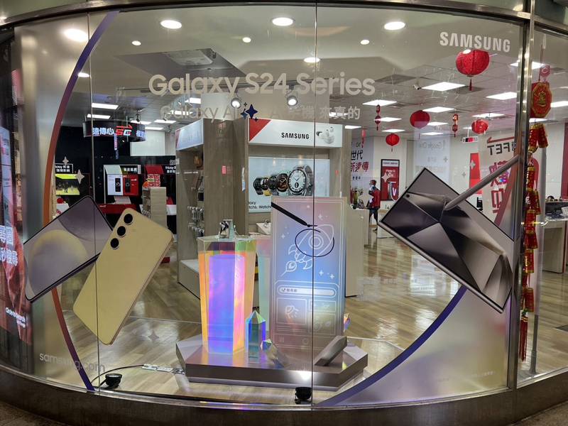 SAMSUNG立牌-遠傳站前