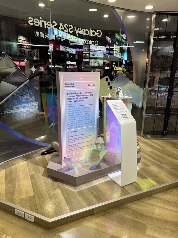 SAMSUNG立牌-遠傳站前