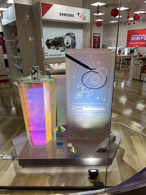 SAMSUNG立牌-遠傳站前